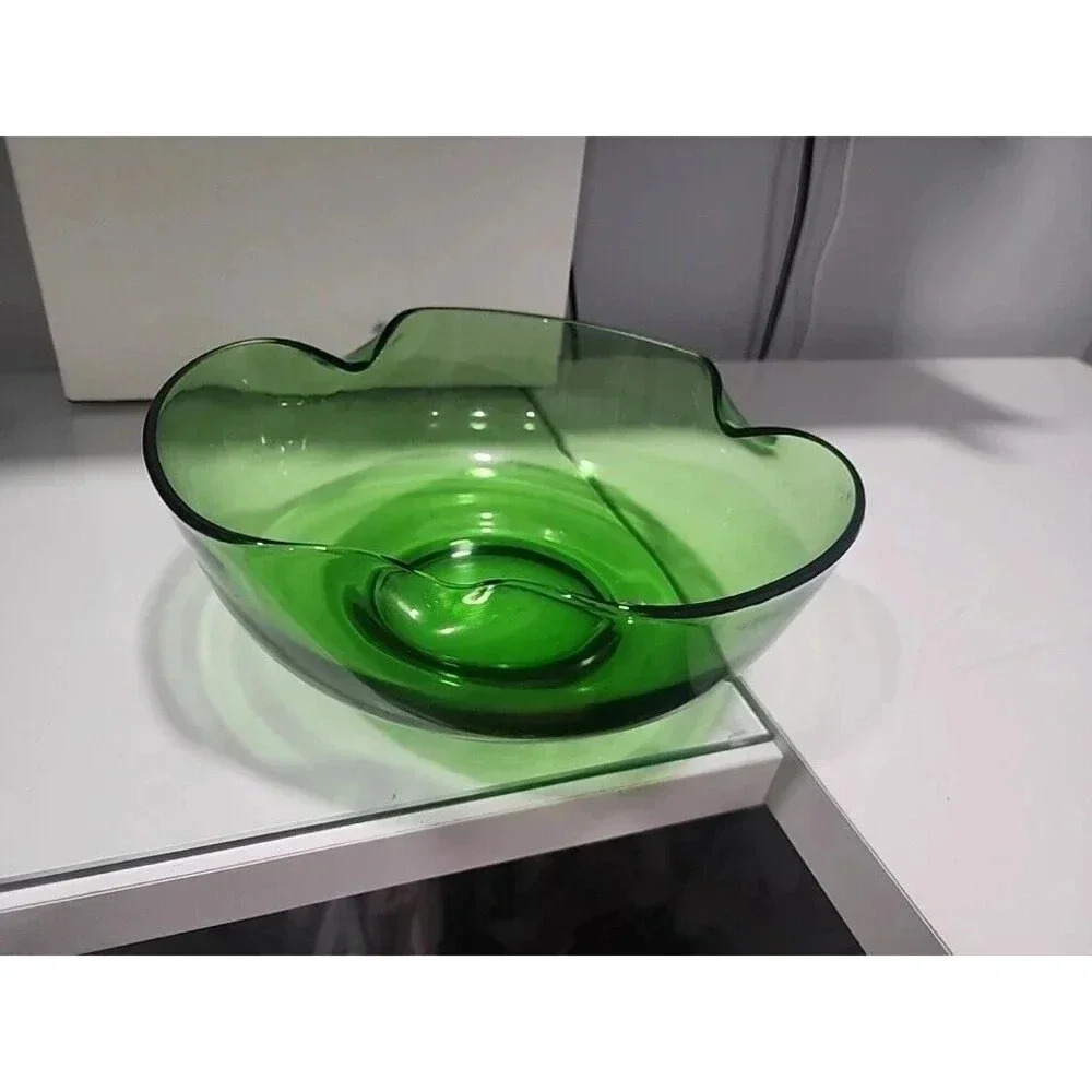 Vintage 1970's Anchor Hocking Chip Retro Spearmint Green Bowl 9"